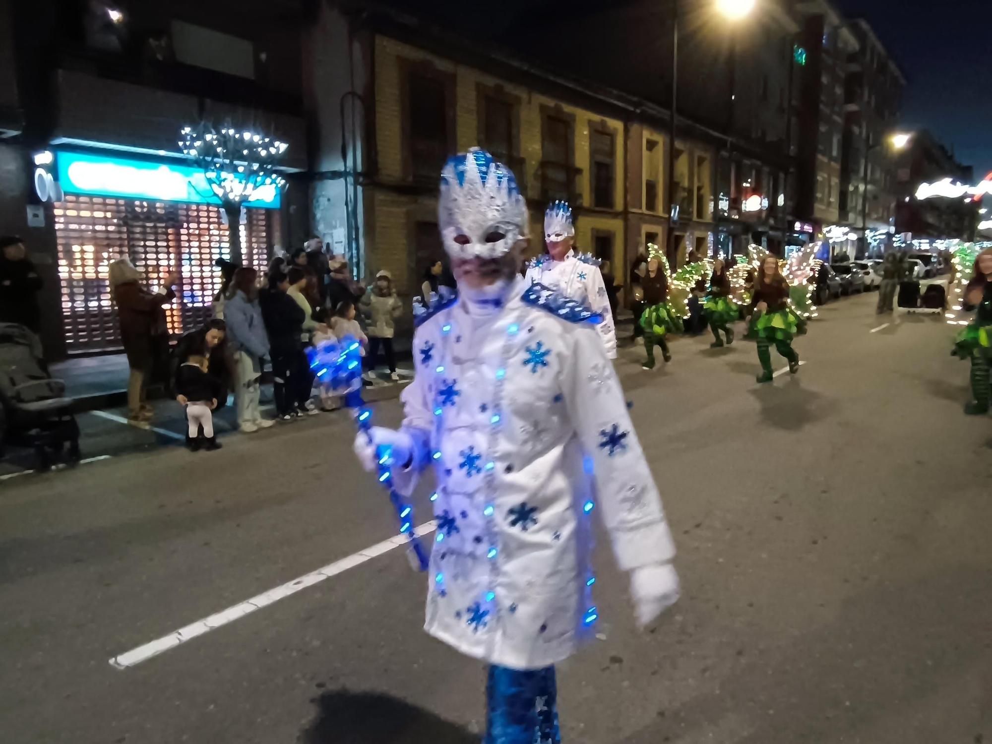 En imágenes: así fue la primera cabalgata de Papá Noel de El Berrón