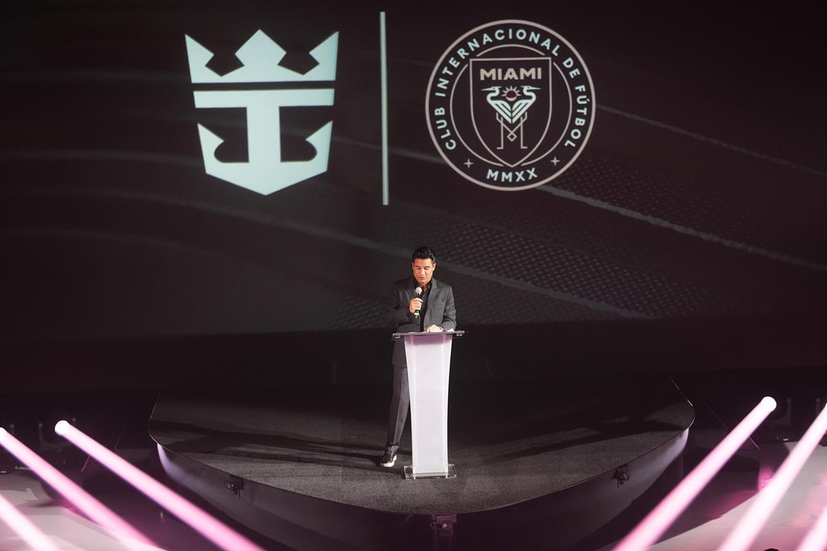 El creuer més gran del món, en el seu viatge inaugural