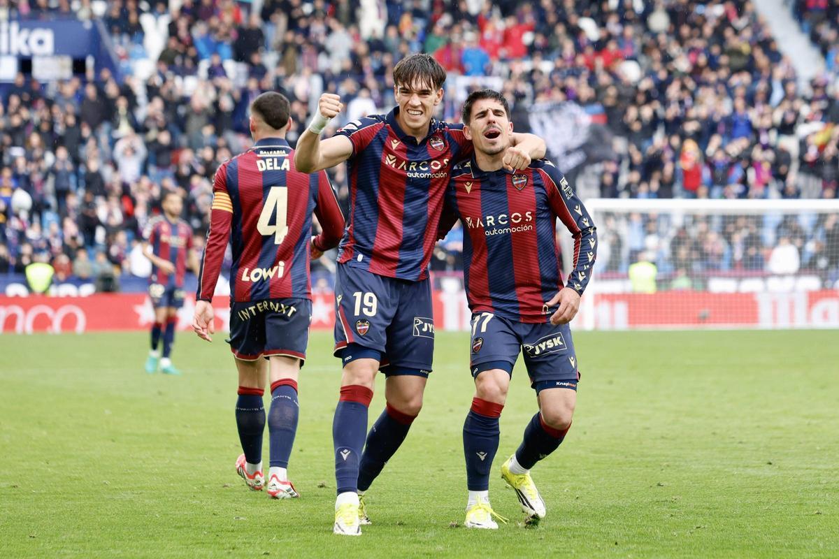 Carlos Espí después de marcar en el partido de liga entre el Levante UD y el Girona FC. VLC SPD