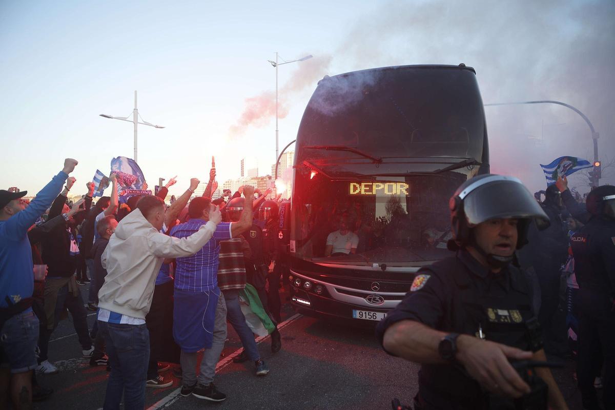 Así fue el recibimiento al Deportivo antes del partido ante el Zaragoza
