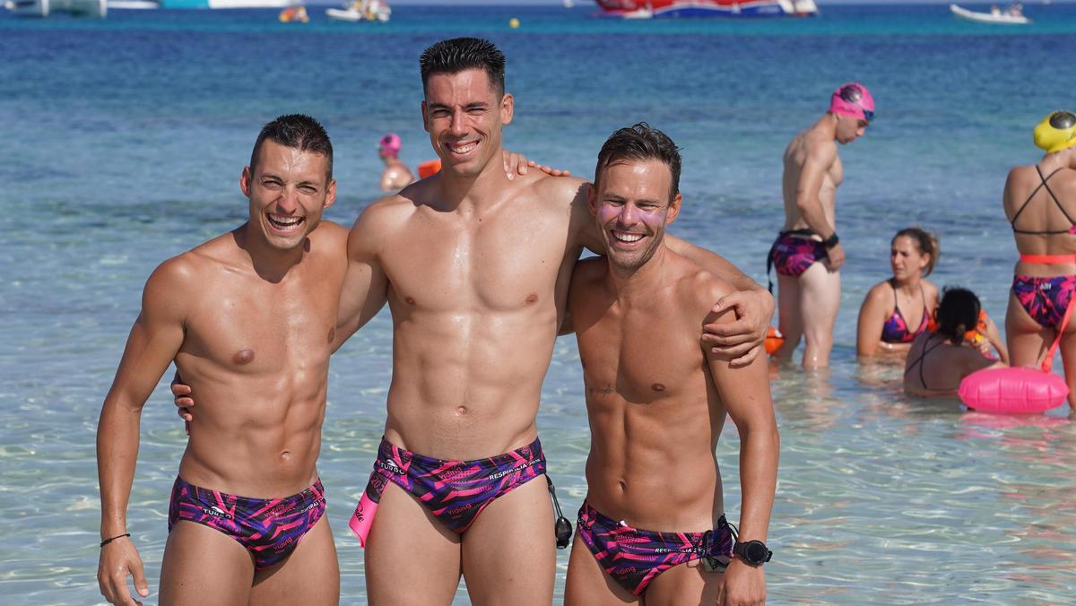 Foto de grupo antes de meterse en el agua.