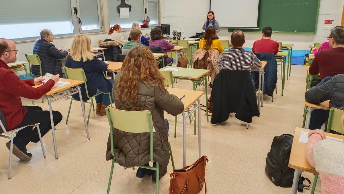 El examen de auxiliar administrativo atrae a 400 aspirantes en Almassora.