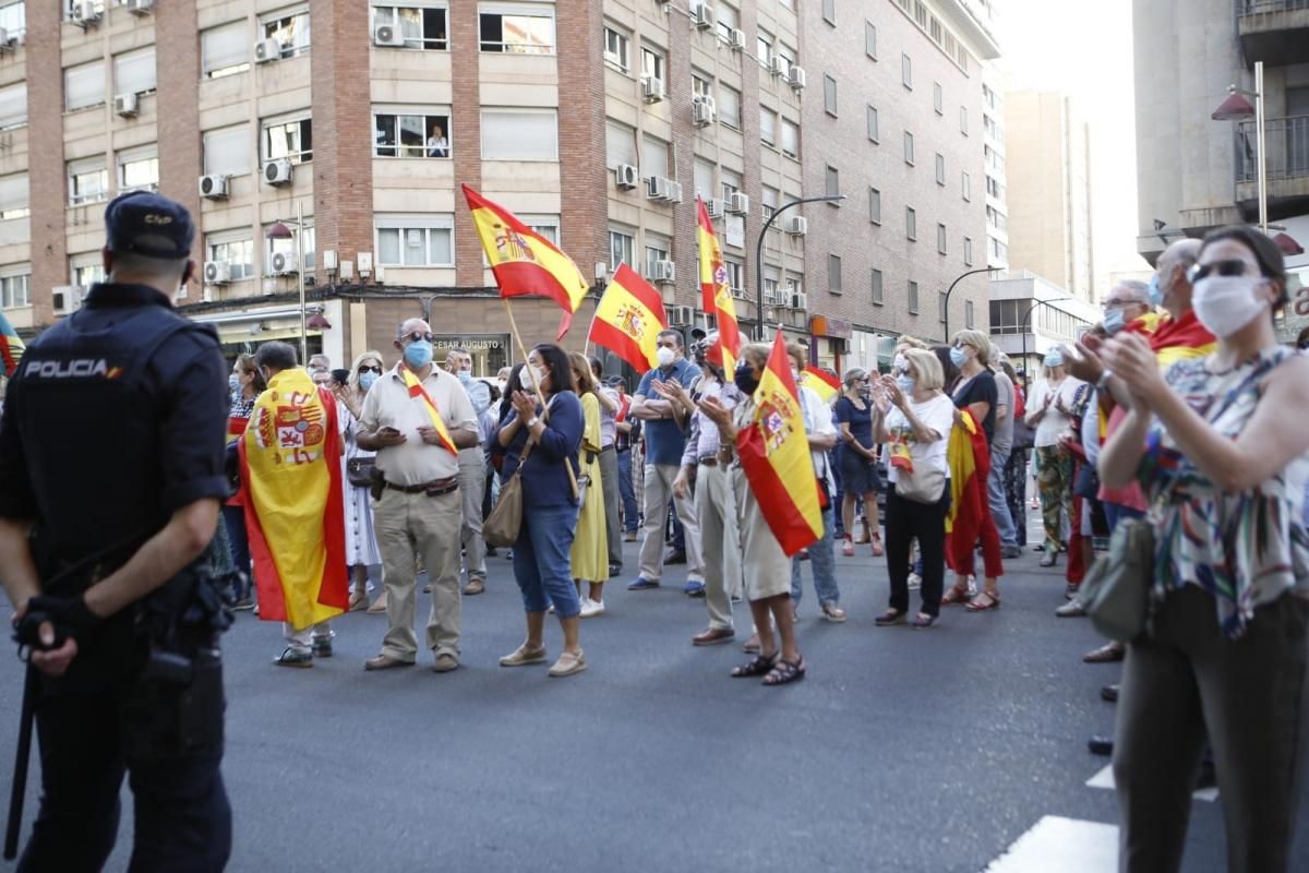 Concentración en Zaragoza en apoyo al coronel de la Guardia Civil Pérez de los Cobos