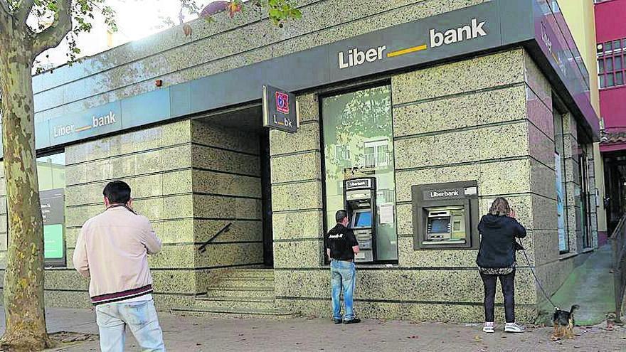 Liberbank ‘rescata’ a una veintena de trabajadores en excedencia