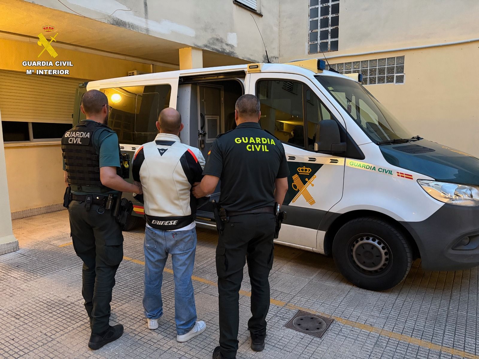 El detenido en el cuartel de Oliva.