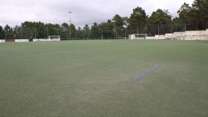 Algunas zonas del campo quedaron con arena a la vista, tras el cepillado. // Bernabé