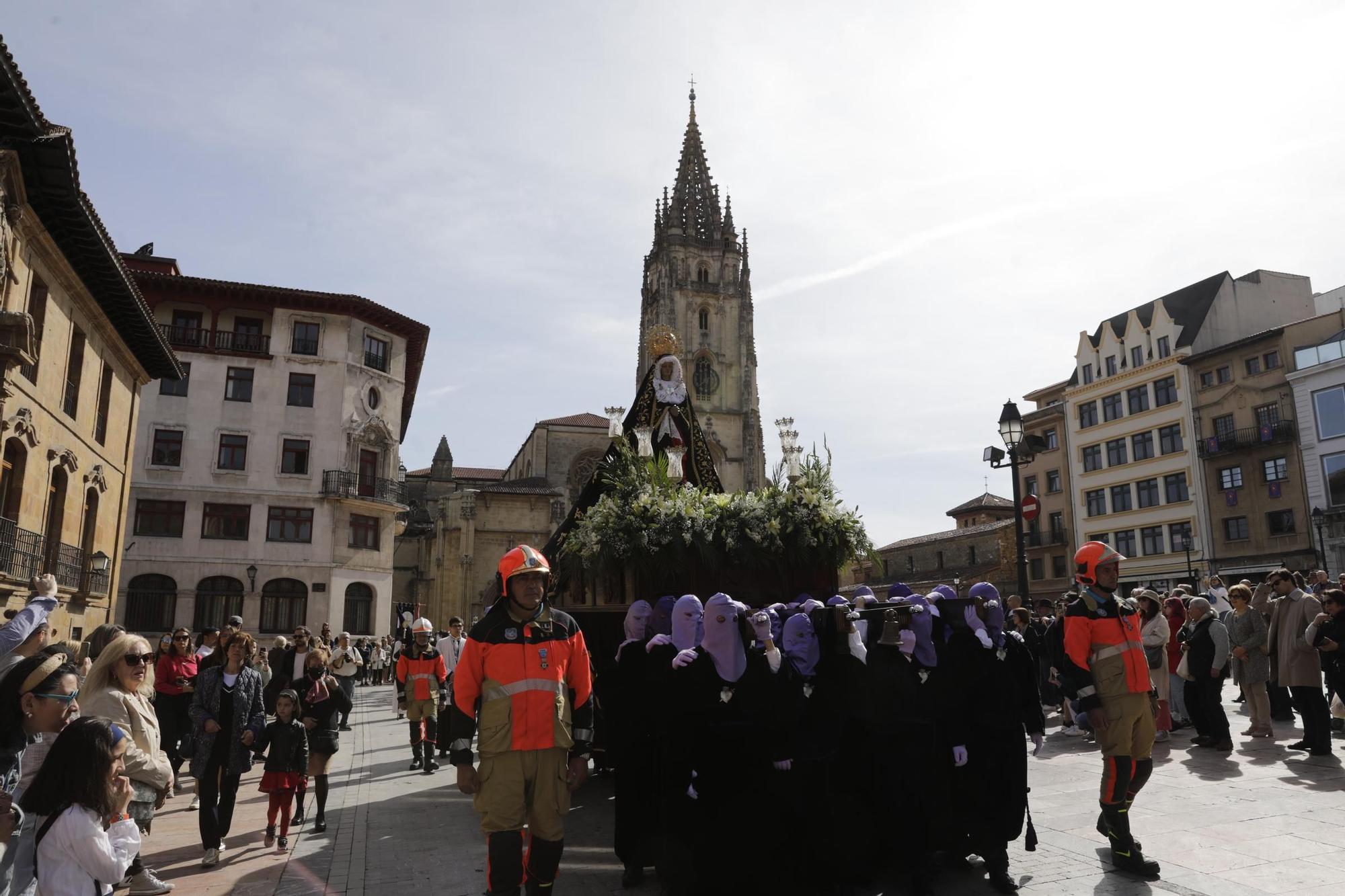 La Dolorosa atraviesa el Oviedo Antiguo: así fue la procesión de la Soledad