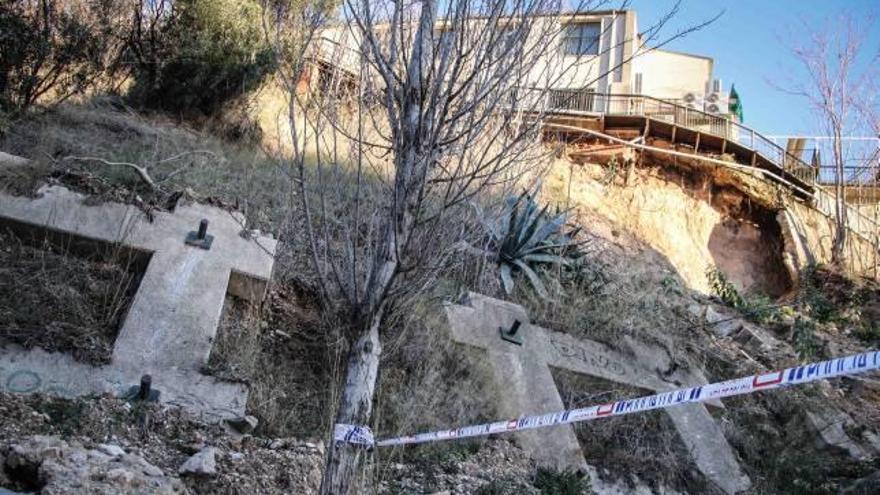 Nuevo desprendimiento en la ladera de las sedes de las filaes en Alcoy