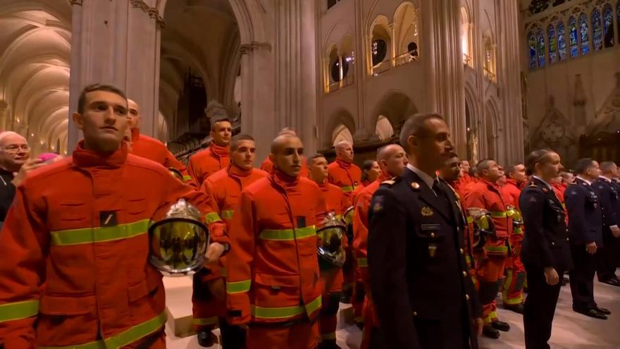 La emotiva ovación a los bomberos y trabajadores que reconstruyeron la catedral de Notre Dame