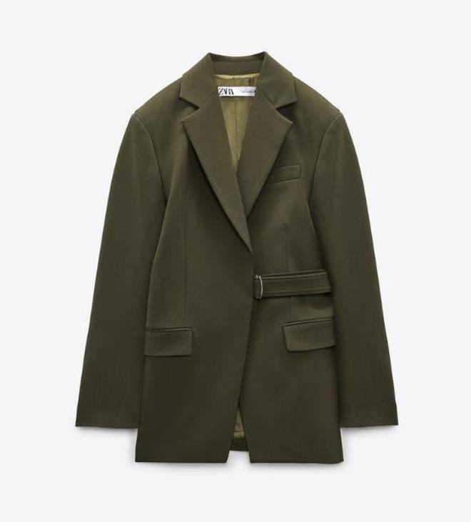 Blazer en tono khaki oscuro de Zara