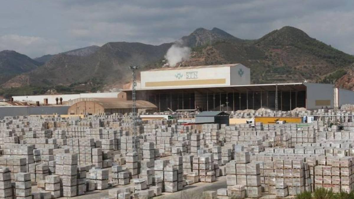 La azulejera STN para hornos por el alto precio del gas y exceso de estoc