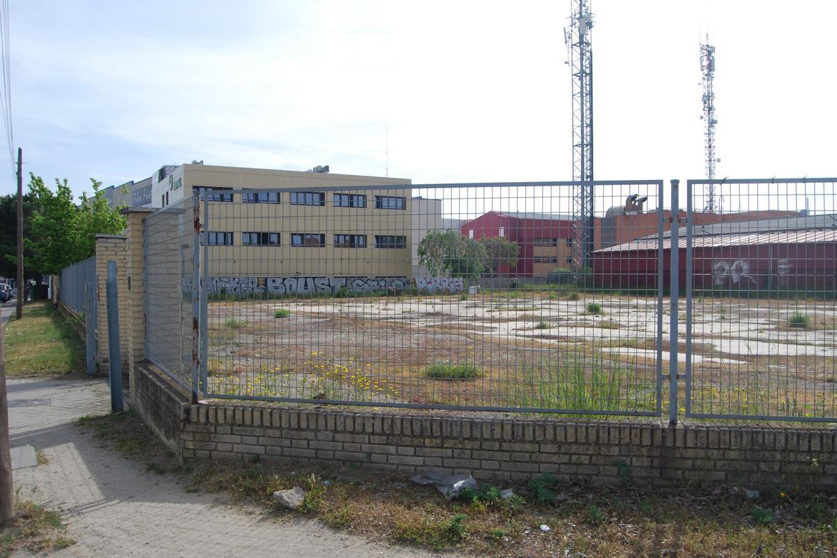 Vecinos de Alcorcón han iniciado una movilización para tratar de frenar la construcción de un tanatorio-crematorio muy cercano a viviendas y comercios del barrio de Ondarreta.