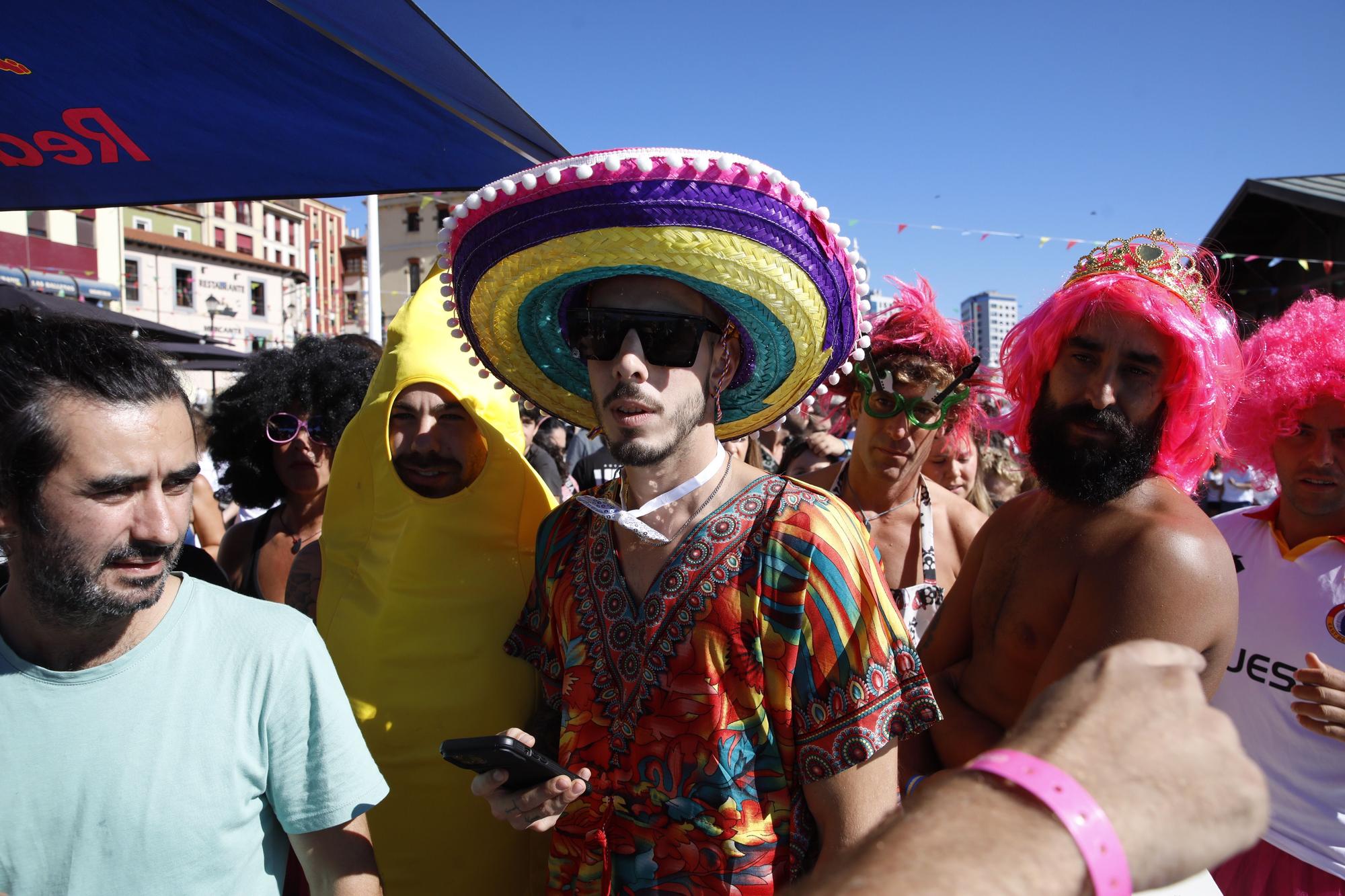 La cucaña, reina en las fiestas de Cimadevilla