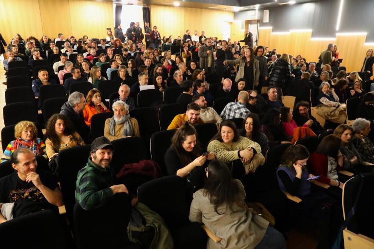 El público abarrotó el Auditorio de Vilanova.   | // I. ABELLA