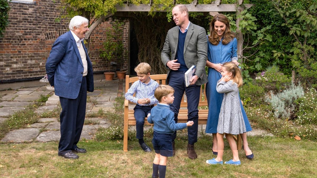 Los Duques de Cambridge junto a sus hijos  y David Attenborough