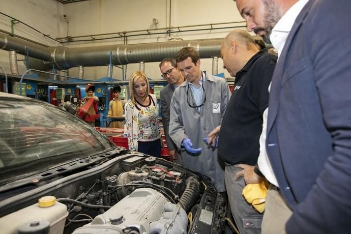 15.04.19. Las Palmas de Gran Canaria. El líder del PP y candidato a presidente del Gobierno, Pablo Casado, visita el centro de formación técnico-profesional del metal de Las Palmas de Gran Canaria, Femepa, acompañado por los dirigentes del partido en Canarias, Asier Antona y Australia Navarro. Foto Quique Curbelo  | 15/04/2019 | Fotógrafo: Quique Curbelo