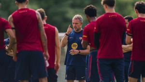 El Barça se’n va una setmana a Anglaterra encara sense un nou