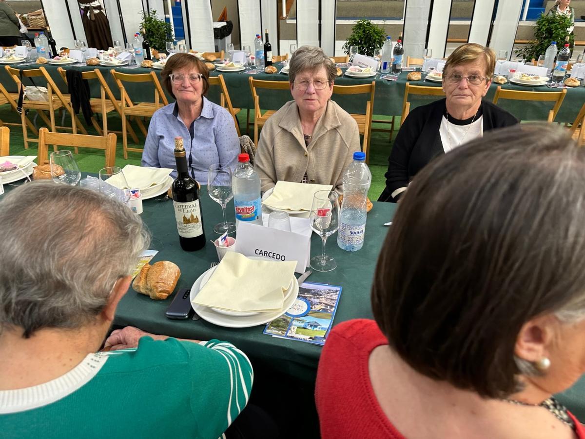 En imágenes: más de 200 personas se reúnen en Luarca gracias al programa Rompiendo Distancias