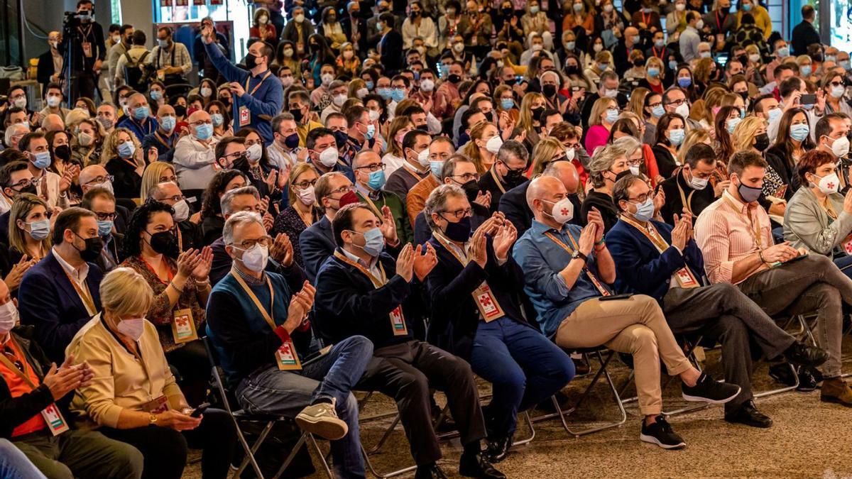 Entre el público, aplauden Ábalos, Vicent Soler o Toni Gaspar las intervenciones en el congreso.  | DAVID REVENGA