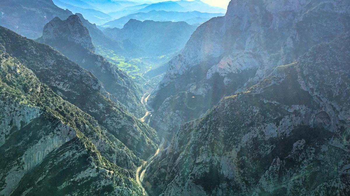 No puedes despedir el verano sin haber recorrido esta preciosa ruta por carretera.