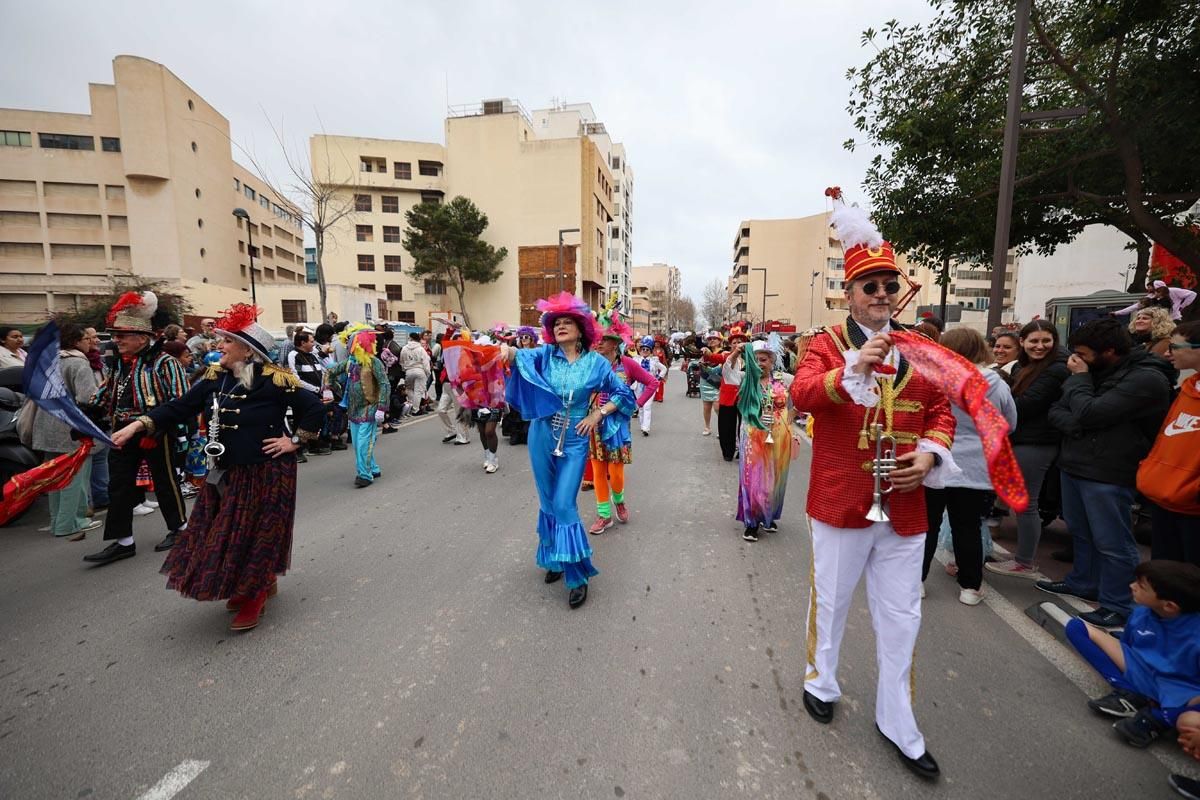 Búscate en las imágenes de la rúa de Carnaval de Ibiza