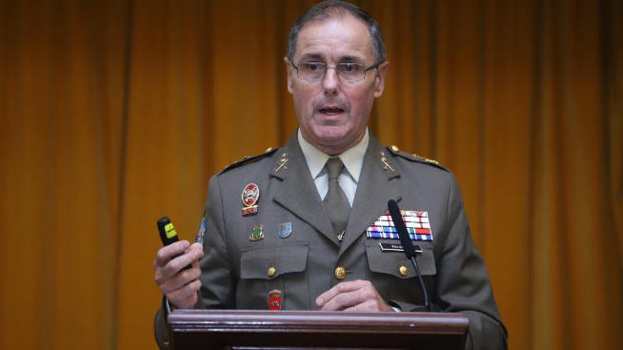 Carlos Palacios Zaforteza, durante su exposición sobre los 30 años de las misiones de las Fuerzas Armadas en el mundo.