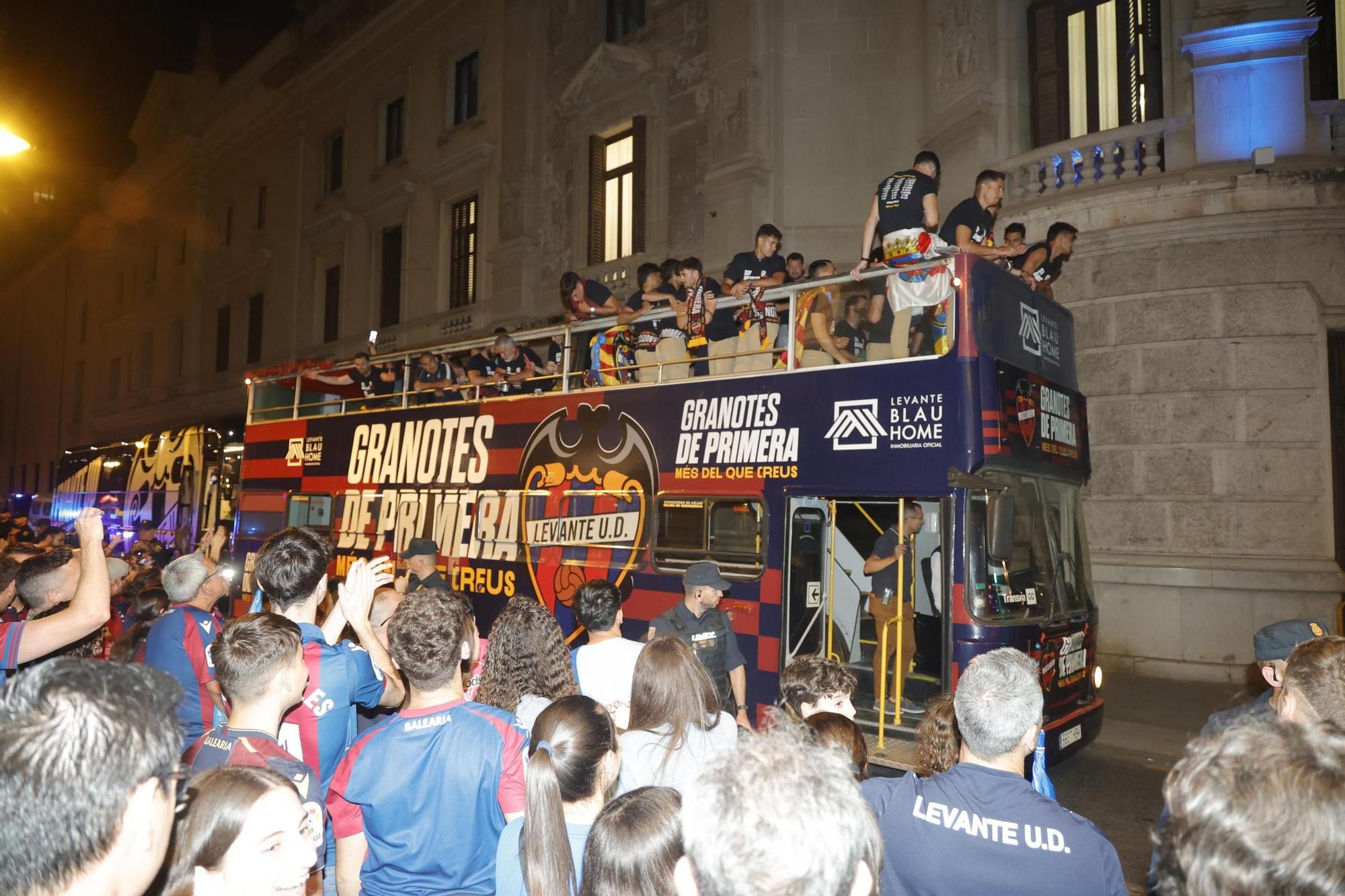 Todas las fotos de la rúa del Levante UD por su ascenso a Primera División