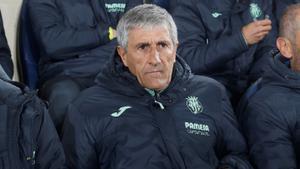 Quique Setién, en el banquillo del nuevo estadio de La Cerámica durante el Villarreal-Rayo.