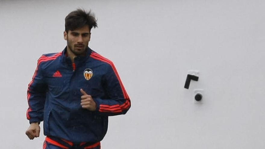 Mendes le busca equipo a André Gomes