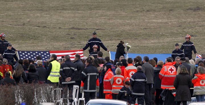 Homenaje a las víctimas del avión siniestrado en Francia