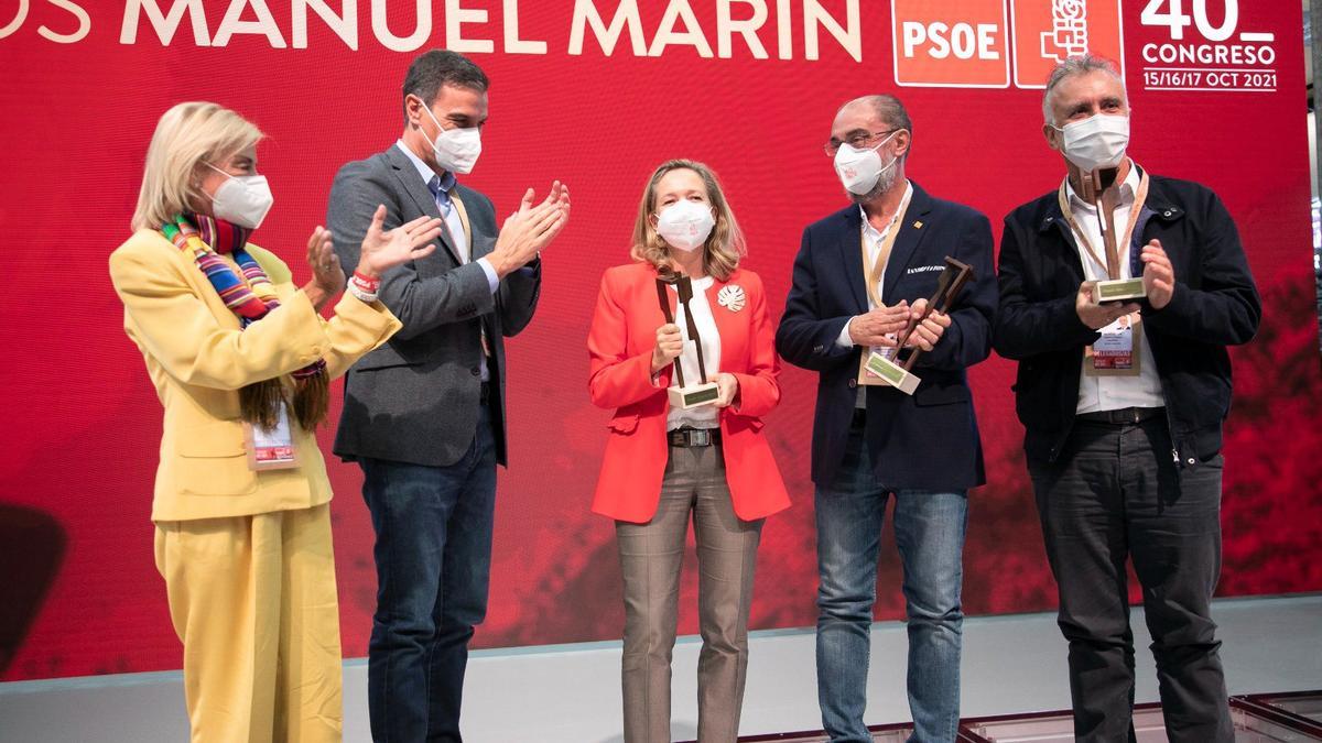Lambán recibe el premio Manuel Marín, en el 40 Congreso del PSOE.