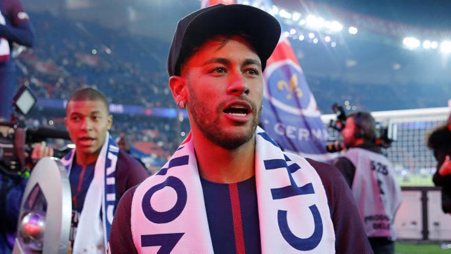 Neymar se desmarca de la &#039;macrofiesta&#039; y se marcha de la mansión