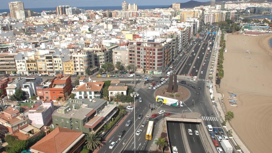 La capital reclama al Cabildo y al Gobierno que dé preferencia al soterramiento de la Autovía