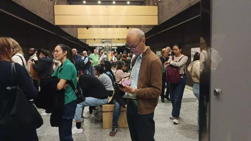 Caos en Metrovalencia: una avería bloquea la conexión con el Aeropuerto
