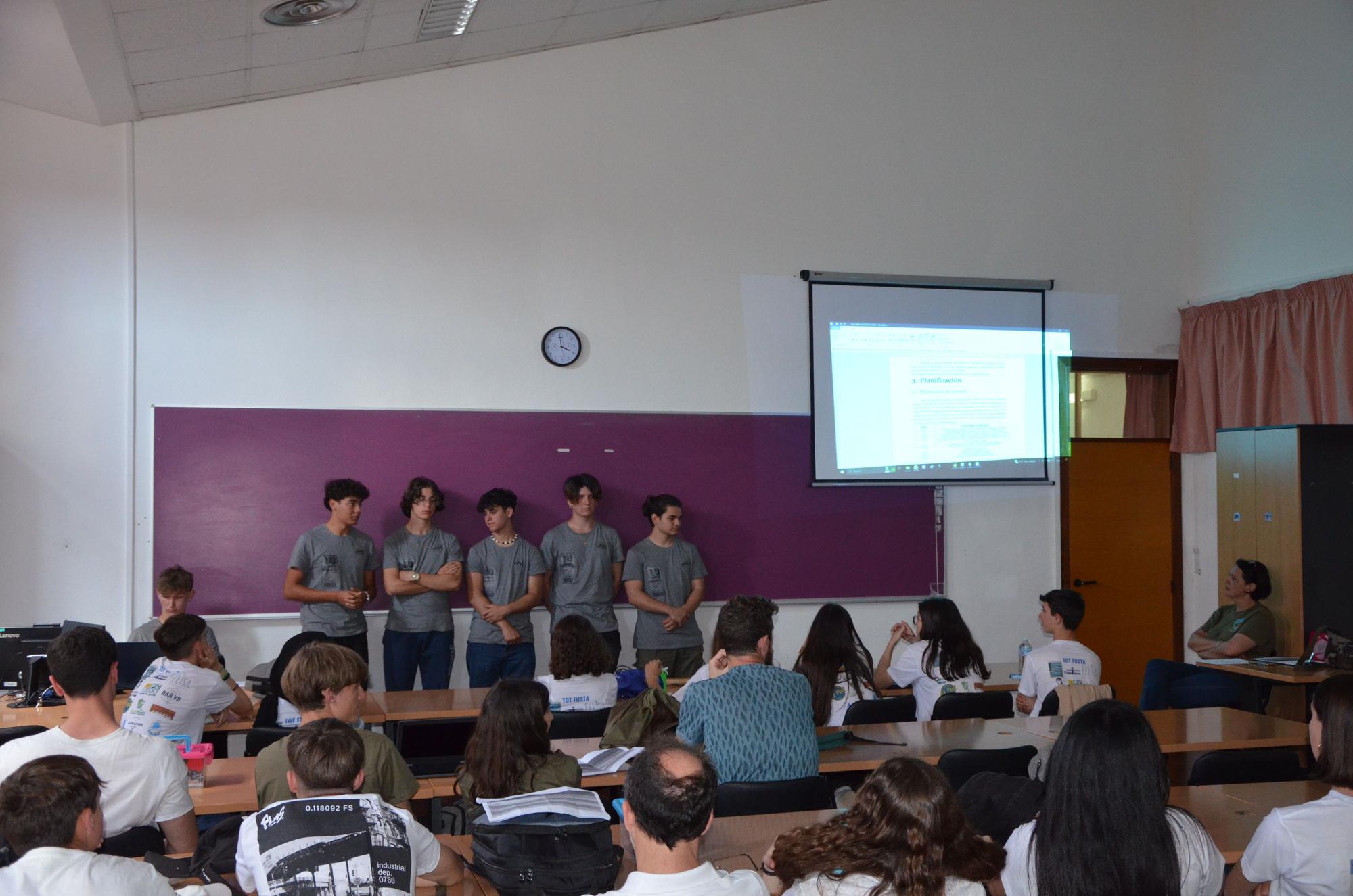Todas las imágenes de la participación de los alumnos del instituto Isidor Macabich en la competición 'Cansat'
