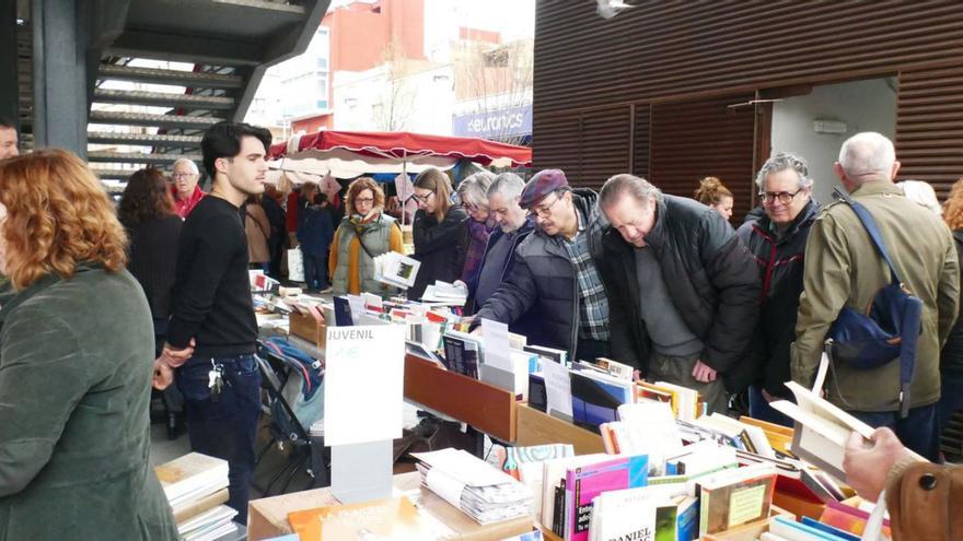 Els lectors animen a donar continuïtat a la fira del llibre de Figueres