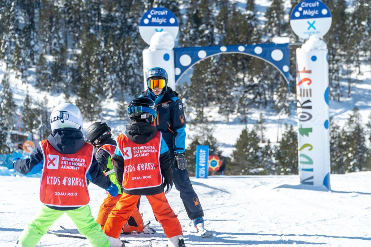 Aprender a esquiar con los métodos formativos de Grandvalira Resorts