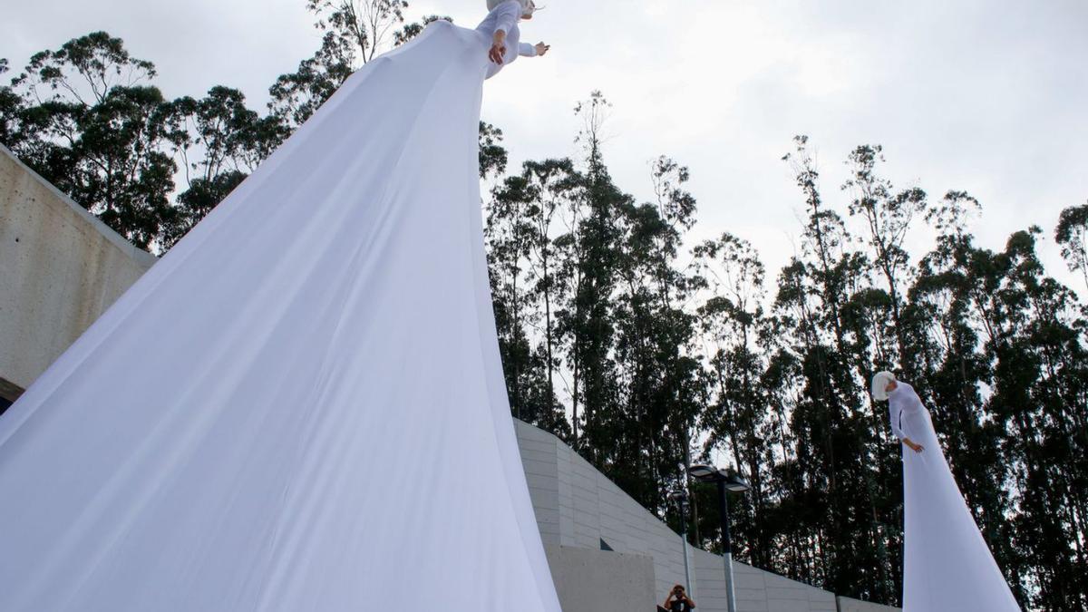 Un momento de la performance a las puertas del Auditorio