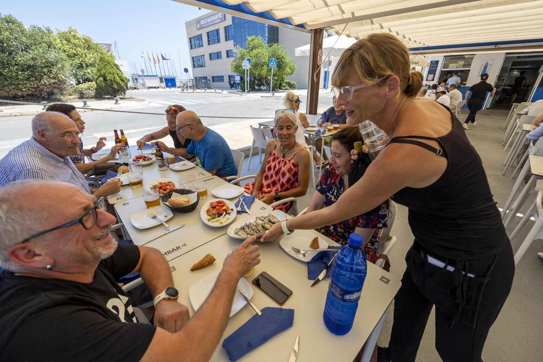 Hoteles y terrazas de Castellón, a tope en el primer fin de semana del verano