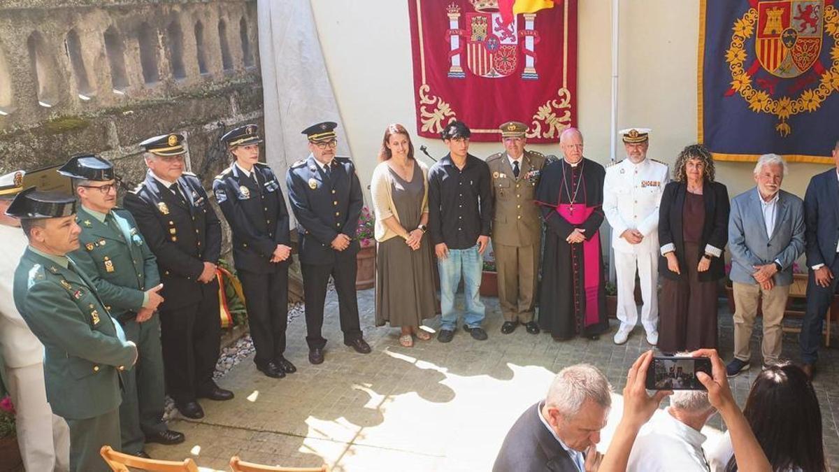 Autoridades en el acto  de aniversario de la Subdelegación de Defensa y entrega de premios