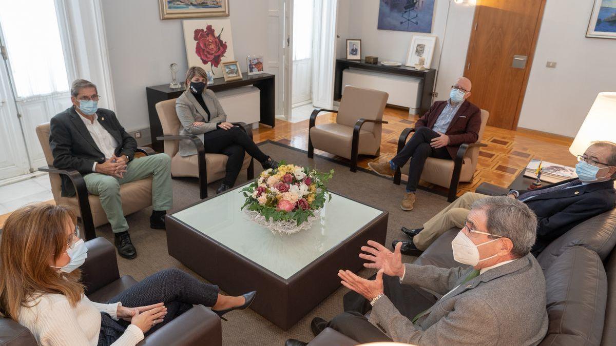 Un momento de la reunión celebrada esta mañana en el Palacio Consistorial.