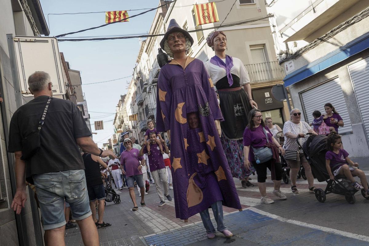 SANT VICENÇ DE CASTELLET . FESTA MAJOR XXXII TROBADA GEGANTS . ESBART ESCOLA DE DANSA . PIKBE PELS CARERS . CERCAVILA