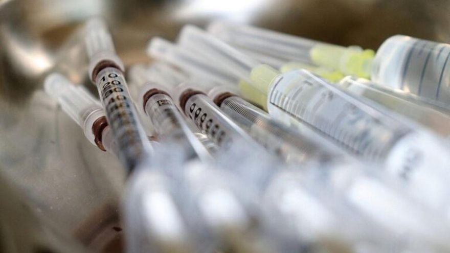 El Sergas empieza a vacunar contra el virus del papiloma humano a chicos nacidos entre 2006 y 2009