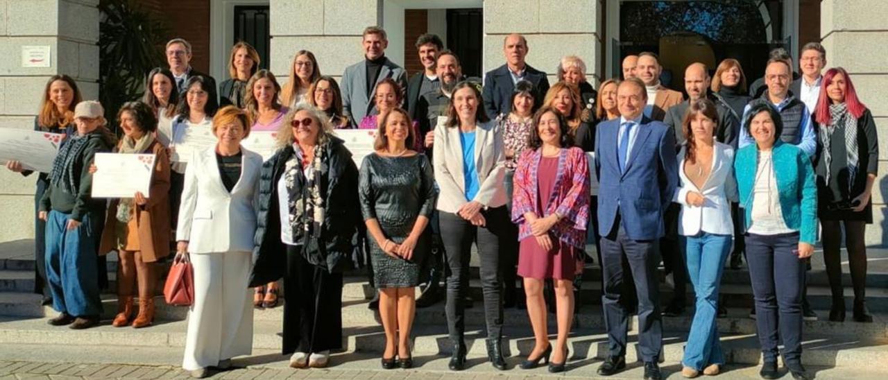 Representantes de la decena de centros de toda España que recibieron el Premio Nacional de Educación para el Desarrollo Vicente Ferrer en la edición de 2023. | Cedida