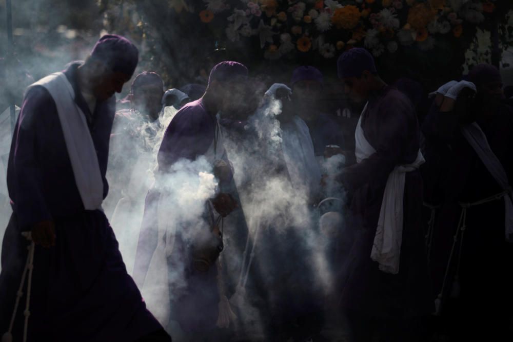 Procesión de Los Cristos en la localidad de Izalco, en El Salvador.