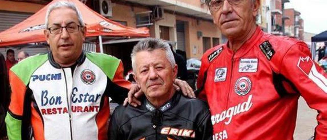 El mundo del motociclismo despide    en Cullera al piloto local Vicent Peris