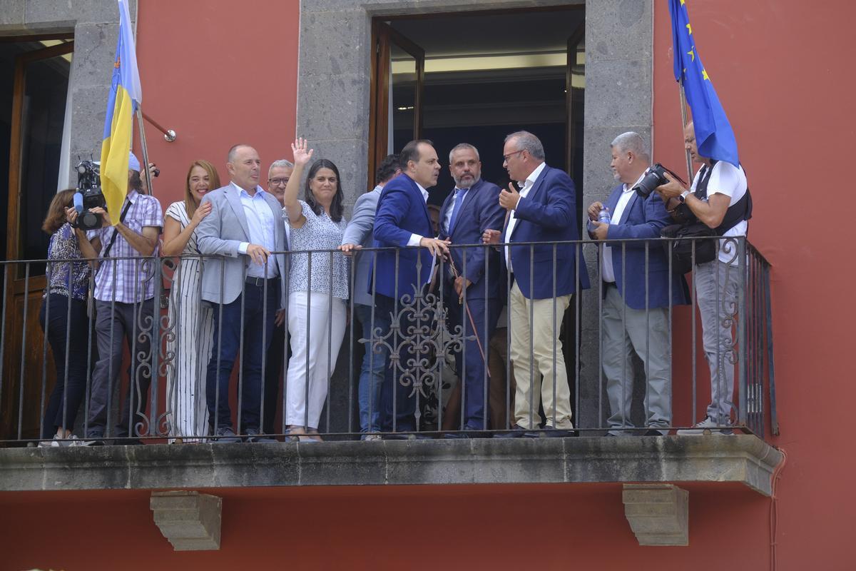 Los socios de gobierno, tras la toma de posesión de Alfredo Gonçalves, fruto de una moción de censura hace un año.