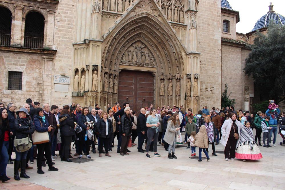 Esta es una de las características de los "balls al carrer": el público es muy numeroso (ayer no tanto por el mal tiempo), y fluctuante.