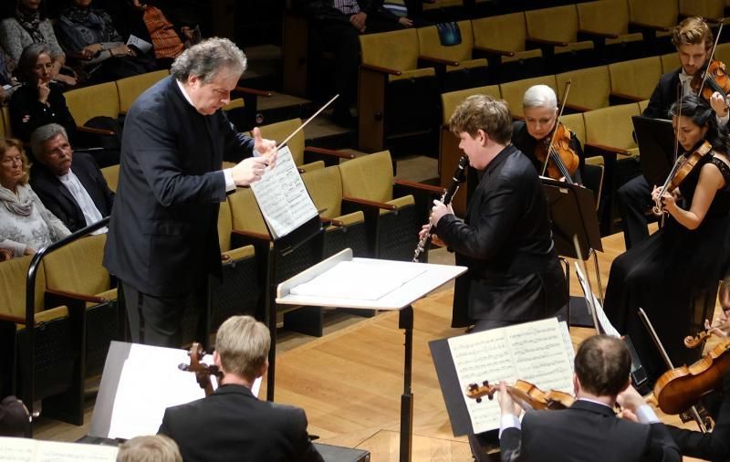 Las Palmas de Gran Canartia. El director Juanjo Mena dirige a la Sinfónica de la Radio Danesa, con el violinista Mark Simpson como solista, y obras de Gade, Nielsen y Schubert  | 28/01/2020 | Fotógrafo: José Carlos Guerra