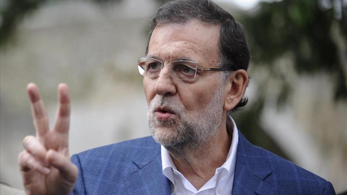 El presidente del Gobierno y candidato a la reelección, Mariano Rajoy, duratne su visita a Cangas de Onís.